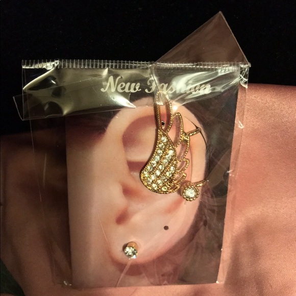 NEW Gold Rhinestone Ear Cuff - Picture 3 of 5